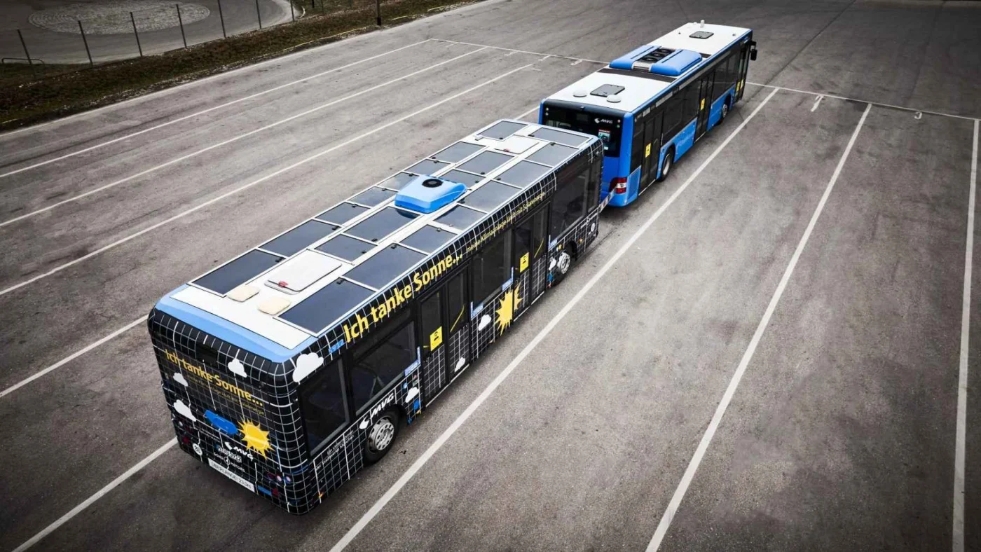 Aurinkopaneelit bussin katolla: Teknologia toimii, mutta yritys kaatui pörssipeliin