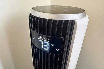 Fhma26 Levoit Tower Fan Mary Henn 04 Yvedit