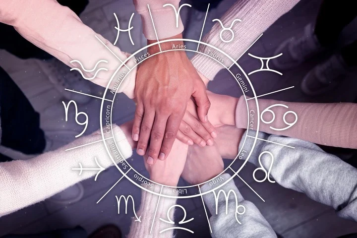 Grupo grande de amigos: no siempre se da así en la adultez. Foto: ilustración Shutterstock.