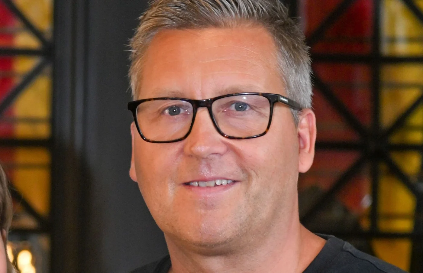 Harvinainen perhepotretti: Jani Sievinen kokosi kaikki viisi lastaan yhteen