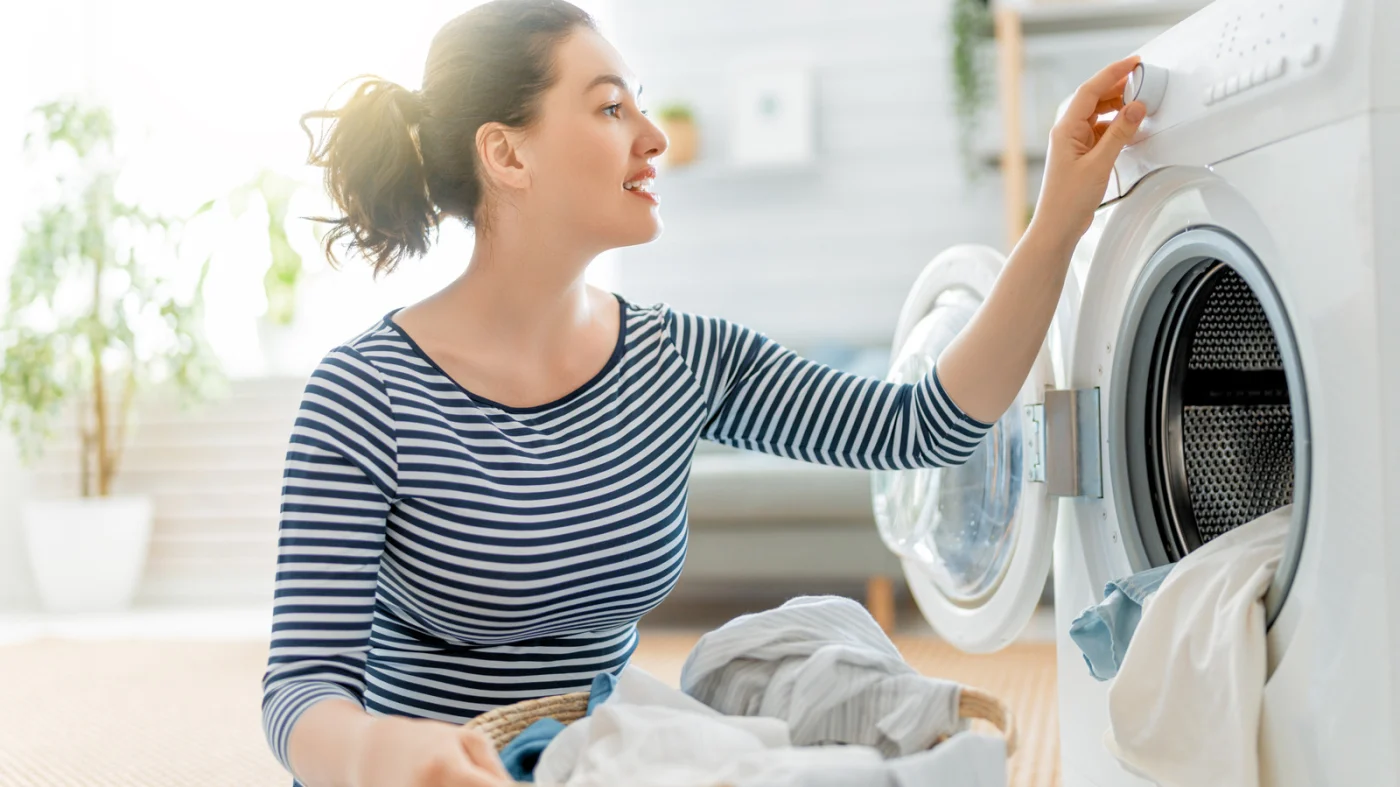 Kloori- vai happivalkaisuaine? Näin vältät pyykkikatastrofit