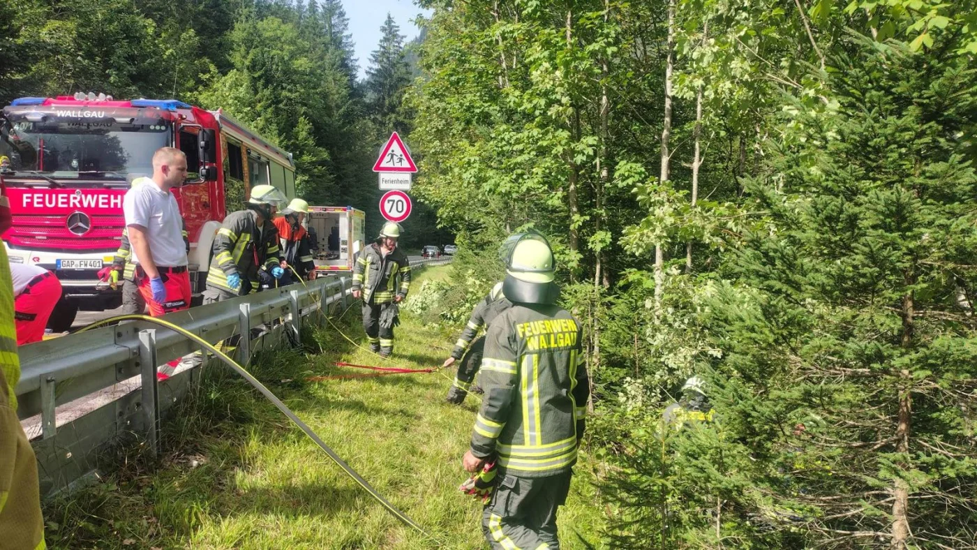 Rund 40 Einsatzkräfte von vier Feuerwehren warem vor Ort.