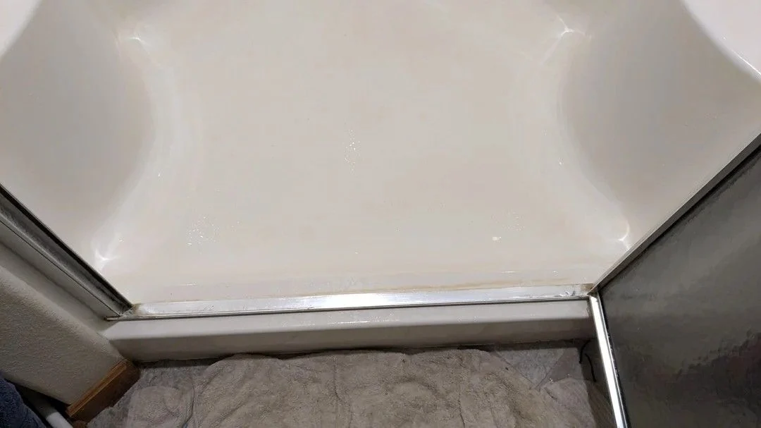 Shower entrance shows what 90 minutes removed