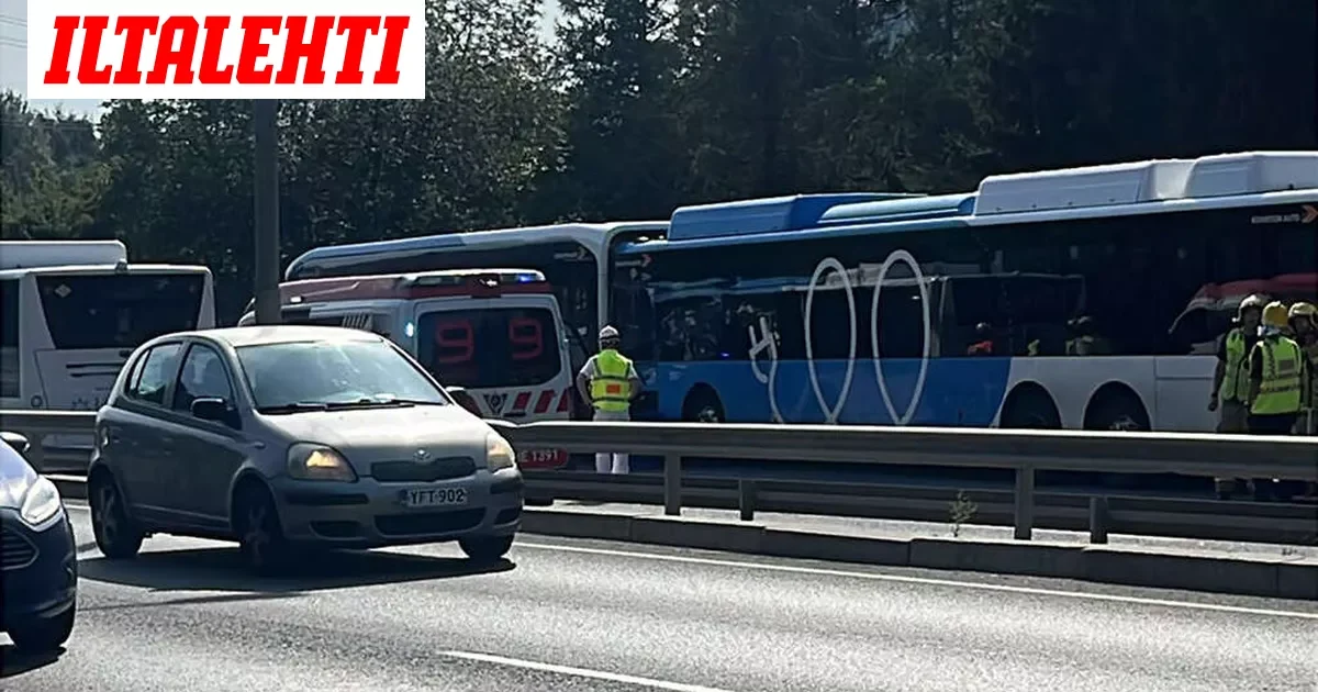 Useita loukkaantuneita Kehä I:n bussionnettomuudessa – Kaksi vakavasti