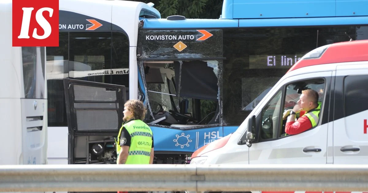 Vakava bussikolari Helsingin Myllypurossa: 18 sairaalahoitoon, yksi vakavasti loukkaantunut