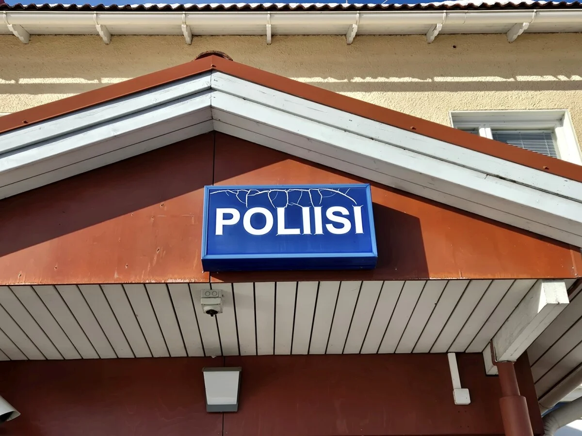 Poliisi sumputti epäiltyjen pakoauton Sotkamossa – Ylivieskassa tehdystä varkaudesta epäillään kolmea ulkomaalaista